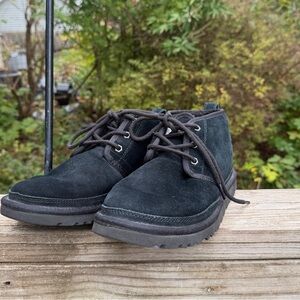Ugg Ladies Black Chukka Suede Boots With Shearling Inside  Preowned Size 8